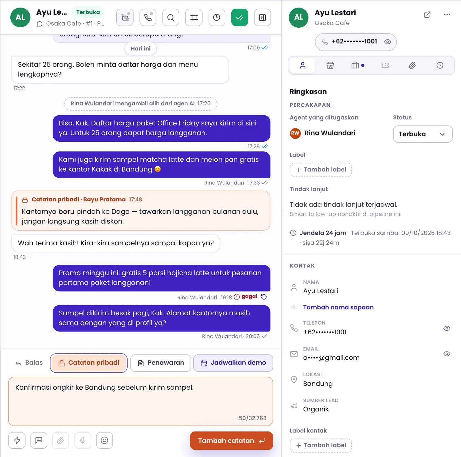 Percakapan dengan catatan pribadi berwarna oranye, tab Catatan pribadi di kotak balasan, dan panel konteks di kanan